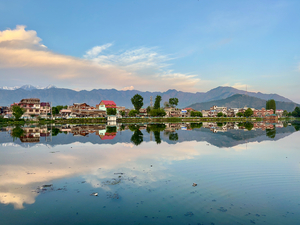 Dal Lake Srinagar 11