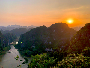 Dam Sen Hang Mua Viewpoint at Sunset
