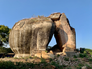 Mingun Pahtodawgyi Elephant Rock