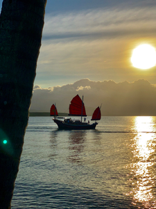 Special Boat When the Sun comes Down