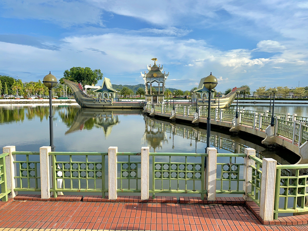 Omar Ali Saifuddien Mosque Collection Brunei 12 Print