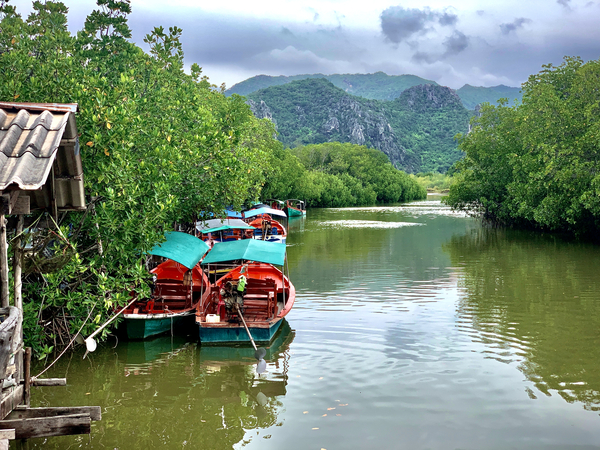 Boats Waiting on the River  Imprimer