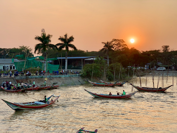 Sunset for the Boatmen Print
