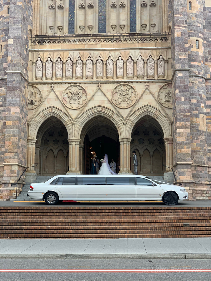 Limousine in Front of Church  Imprimer