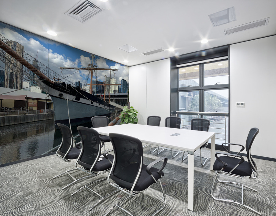 Boat in the City Wall Printing